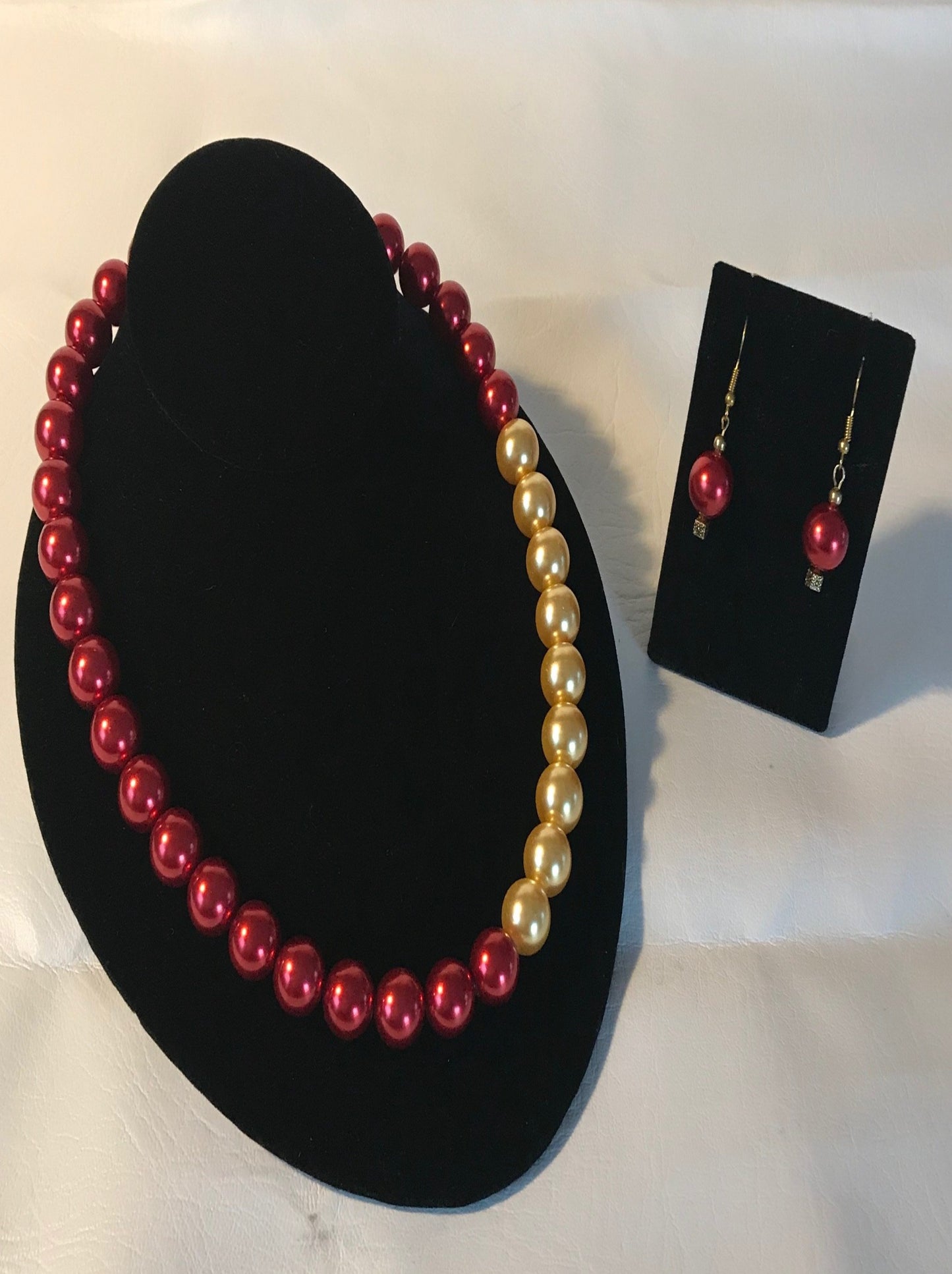 Presidential Pearls Choker in Red and Gold pearls