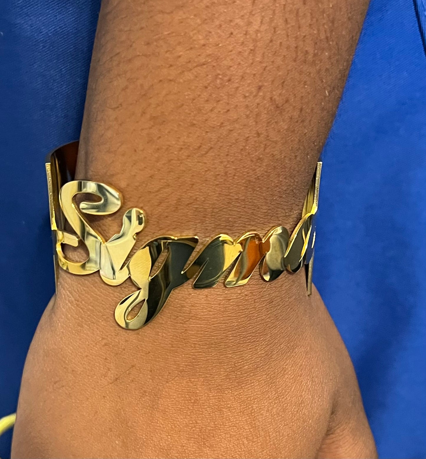 Sigma Script Cuff